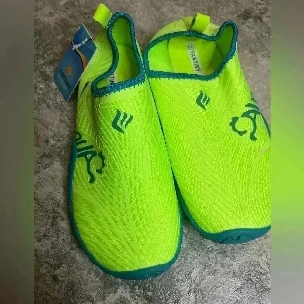 NWT Fantiny water shoes, size 35 or US 3